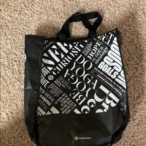Medium Lululemon bag